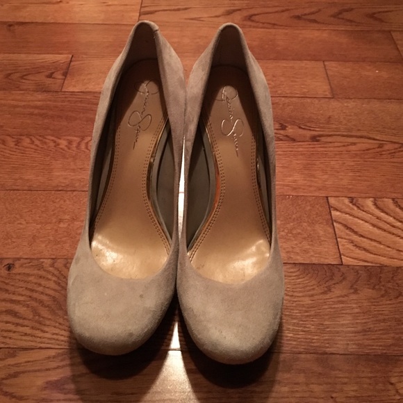 Jessica Simpson pumps