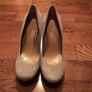 Jessica Simpson pumps