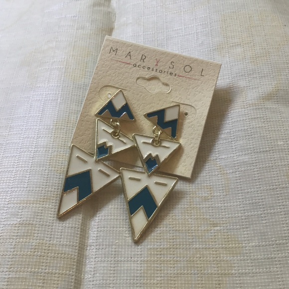 Earrings ✨NEW ARRIVAL ✨