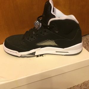 Air Jordan retro 5's black/white