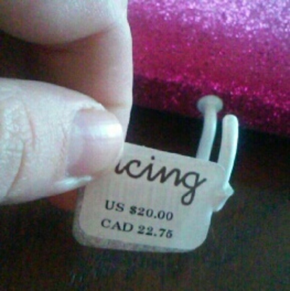 Sparkly pink icing wall hanging - Picture 3 of 3