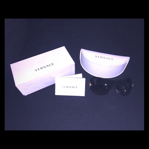 Versace Sunglasses. Model 2113-B