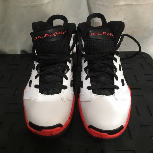 Never worn, Nike Jordan's - Picture 2 of 4