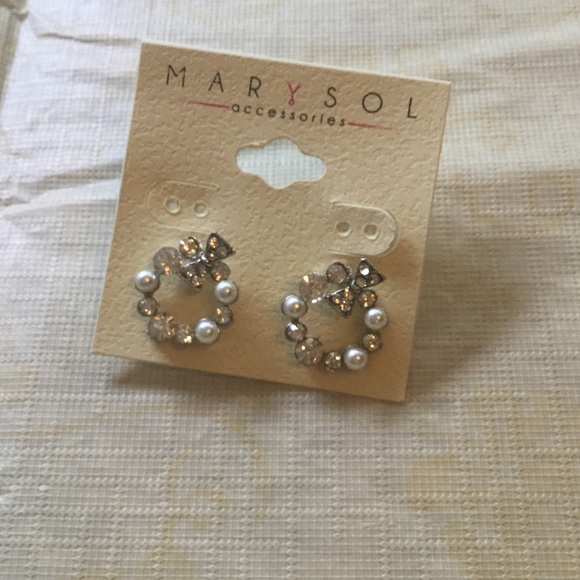 Wreath earrings 💕NEW💕