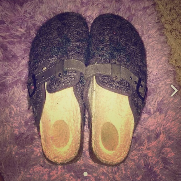 American eagle clogs