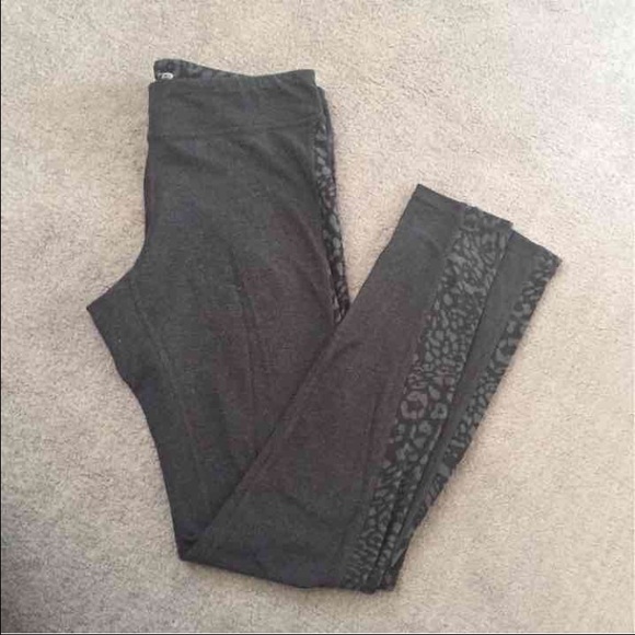 Grey leggings with side design