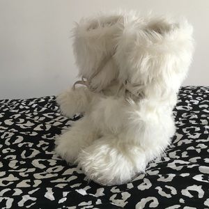 *SOLD* VS Colin Stuart pom pom boots