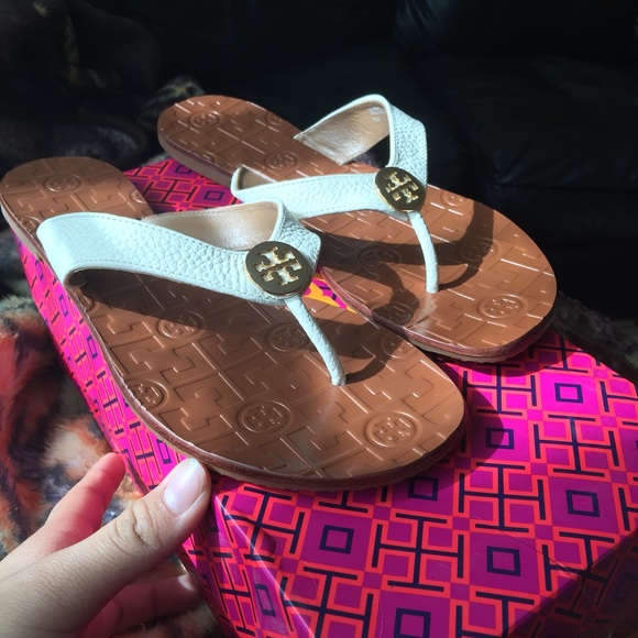 SOLD☑️Authentic tory burch bleach/gold sandals - Picture 3 of 4