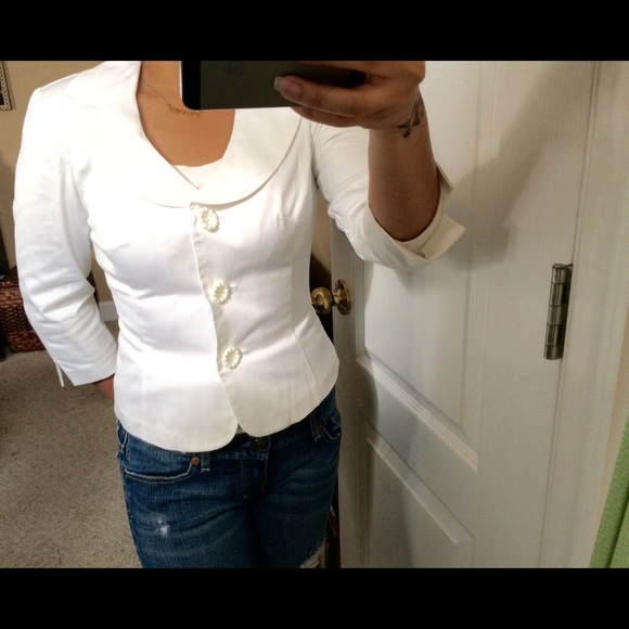 White on white blazer with large button detail - Picture 1 of 1