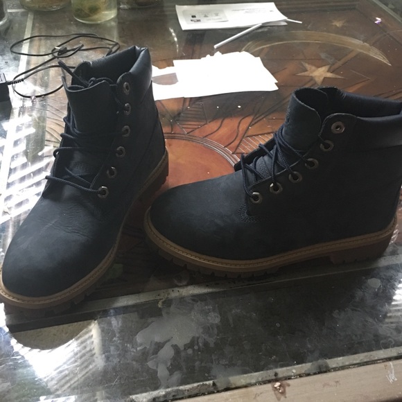 🔵Navy blue timberland boots.