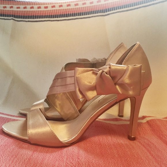 Lulu Townsend Bow Pumps