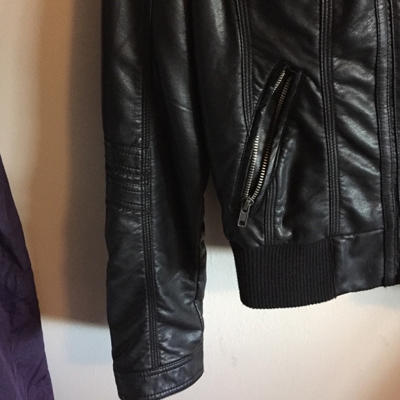 SOLD!! Leather jacket!! - Picture 3 of 4