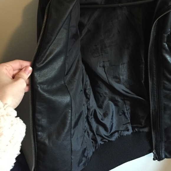 SOLD!! Leather jacket!! - Picture 4 of 4