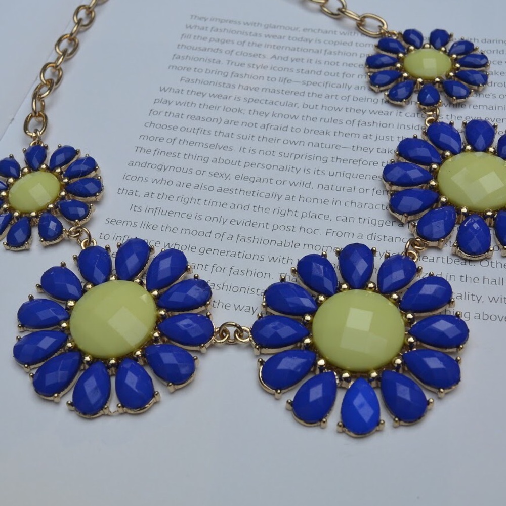 Necklace and earrings set flower pattern AB01 - Picture 6 of 8