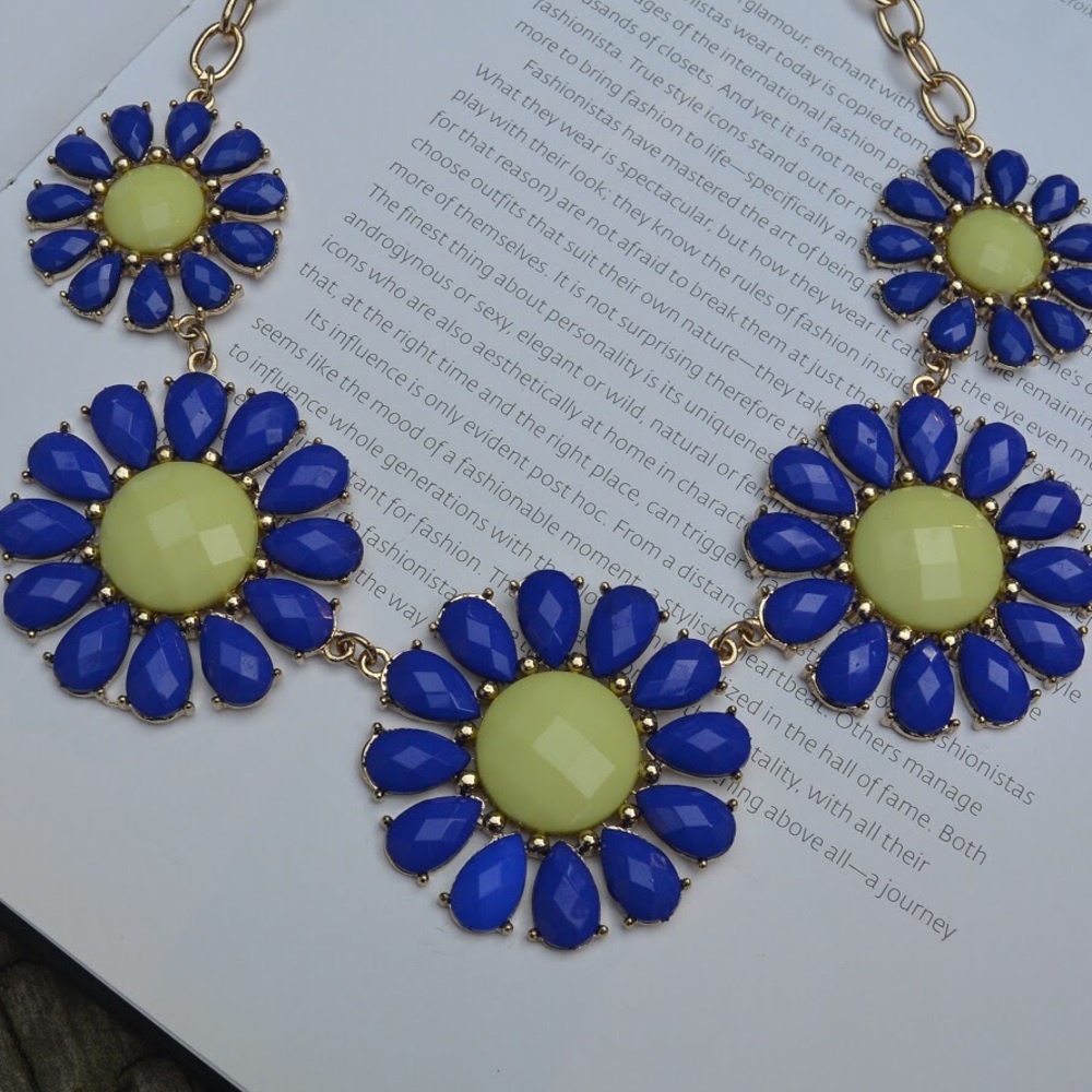 Necklace and earrings set flower pattern AB01 - Picture 7 of 8