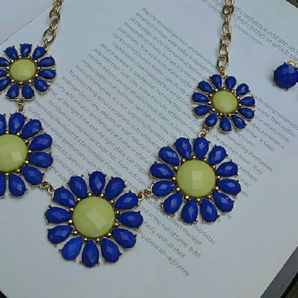 Necklace and earrings set flower pattern AB01 - Picture 2 of 8