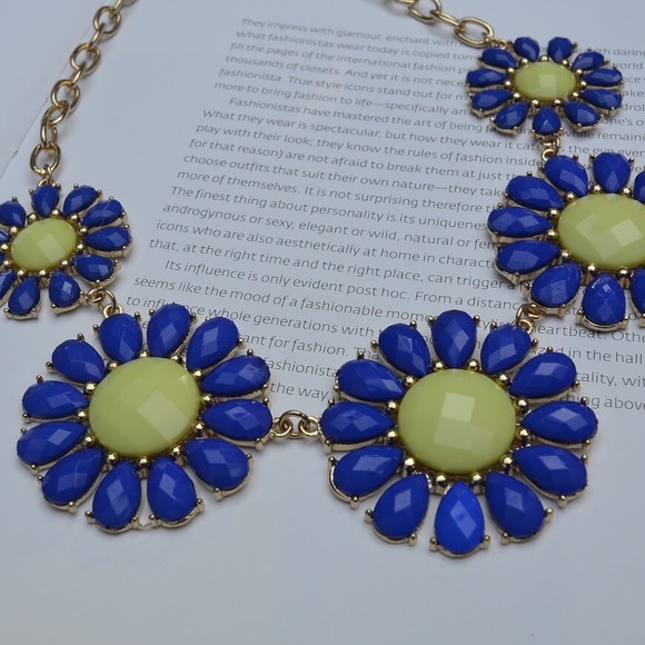 Necklace and earrings set flower pattern AB01 - Picture 6 of 8