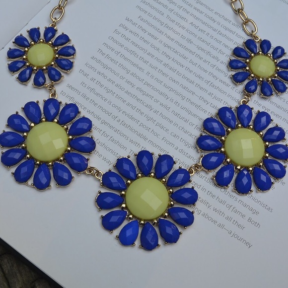 Necklace and earrings set flower pattern AB01 - Picture 7 of 8