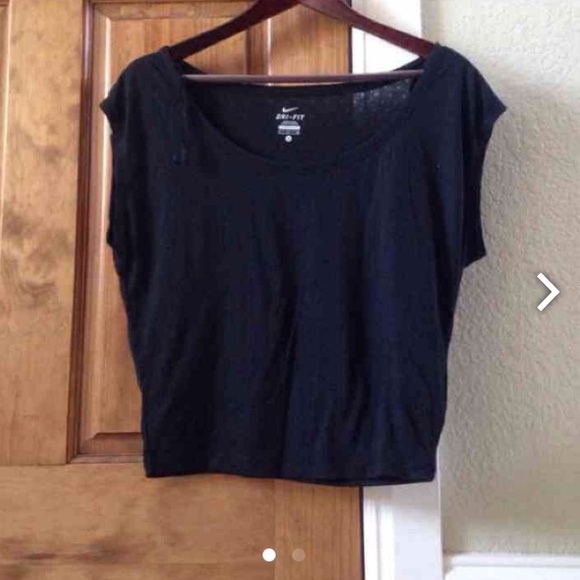 NWOT nike workout crop top