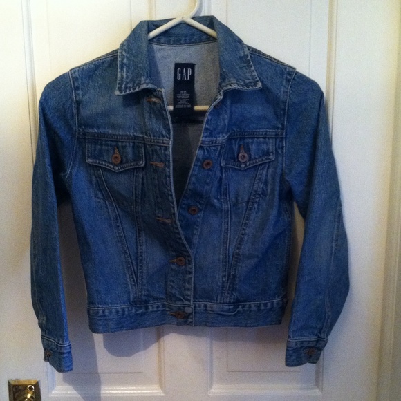 Kids classic Gap denim jacket. Size Med (7-8).