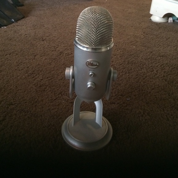 blue microphone - Picture 1 of 3