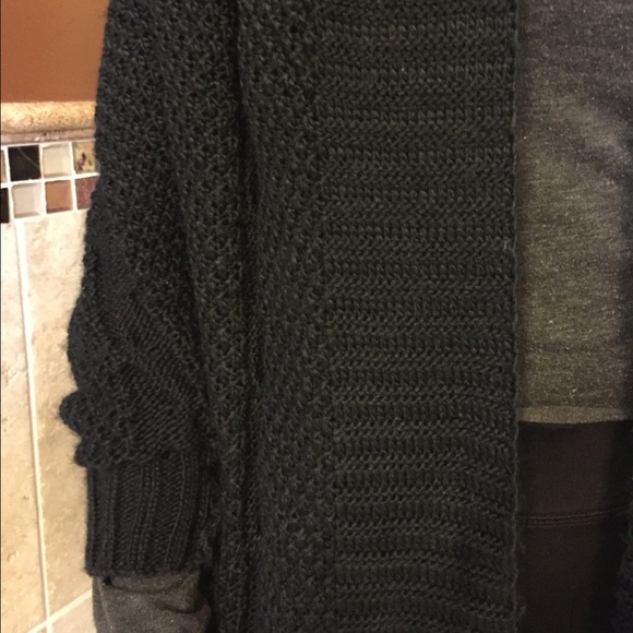 sweater - Picture 3 of 4