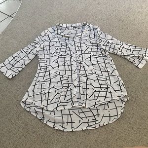 Black and white 3/4 sleeve top