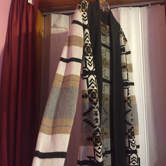 Tribal sweater - Picture 2 of 3