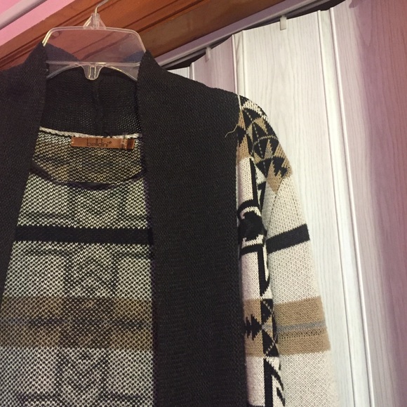 Tribal sweater - Picture 3 of 3