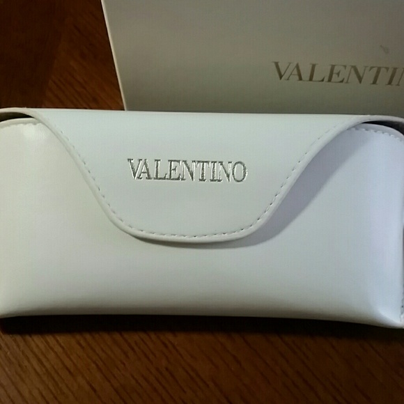 Valentino Eyewear Gift Voucher w/Glasses Accessor - Picture 3 of 4