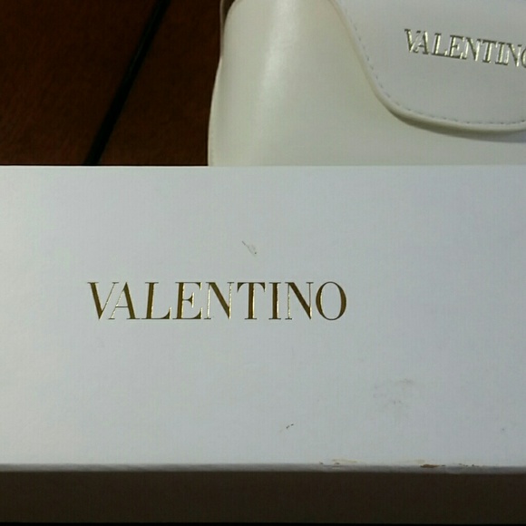 Valentino Eyewear Gift Voucher w/Glasses Accessor - Picture 4 of 4