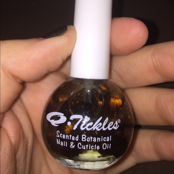 Q. Tickles scented Botanical nail & cuticle oil
