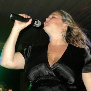 Meet your Posher, Dee dee