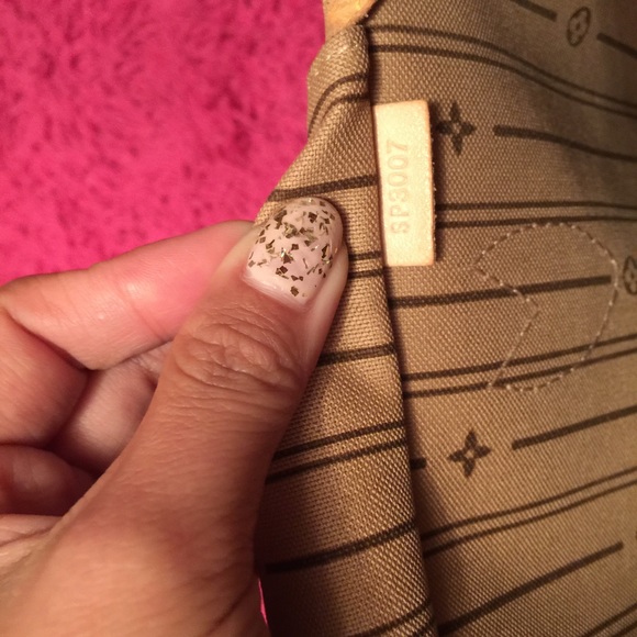 Authentic Louis Vuitton Neverfull MM - Picture 2 of 4