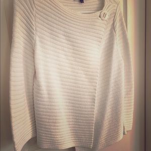 Cross-fit white cardigan