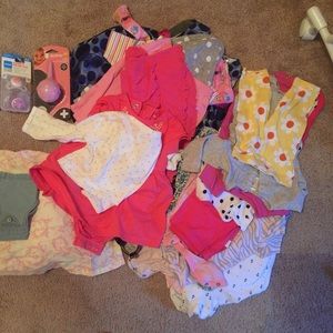 5lb box of baby items / clothes!