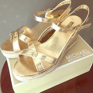 Minnie Michael Kors Gold wedges