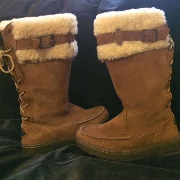 Bearpaw calve-high brown boots