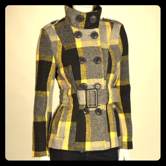 Cute short peacoat!