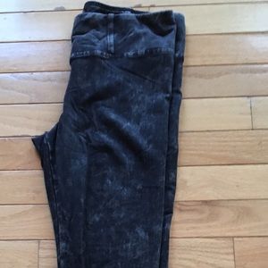 Aritzia Talulah black distressed leggings