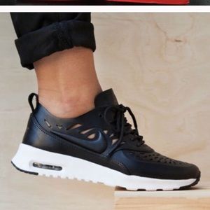 ISO NIKE AIR MAX THEA JOLI IN BLACK 9.5