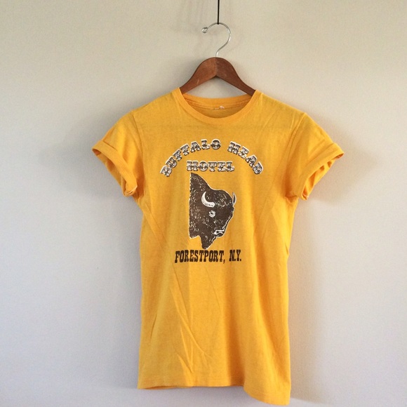 Vintage Tops - Buffalo Head Hotel Vintage Tee