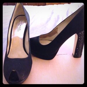 Like new Michael Kors black satin pumps!