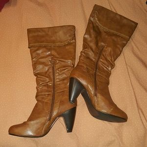 Beautiful brown boots!