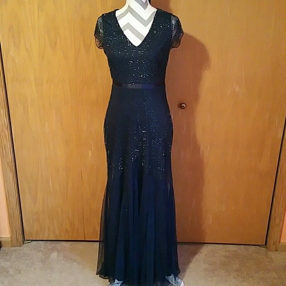 Adrianna Papell Dresses & Skirts - Stunning Adrianna Papell beaded dress