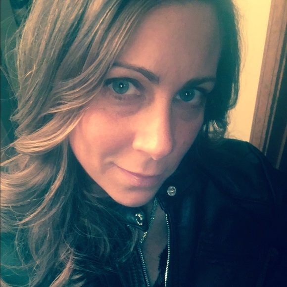 Meet your Posher, Lisa - Picture 1 of 1