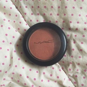 MAC blush in "sunbasque"
