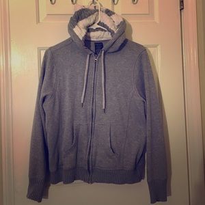 Nice simple gray jacket for the cold 😌