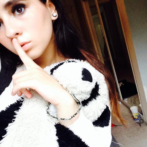 Meet your Posher, Olivia - Picture 1 of 1