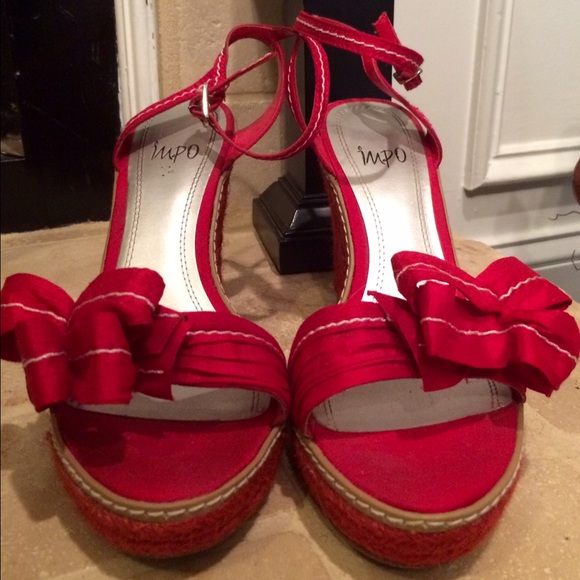 Very Cute impo brand red wedge heels with bow